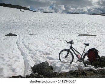 View Of Rallarvegen With Bike On Snow. Famous Bicycle Trail On Hardangervidda Plateau Leads You Along The Bergen Railway Line From Haugastøl To Flåm. Norway