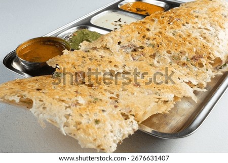 A view of a rava dosa combo.