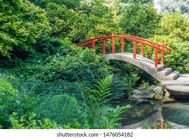 Bilder Stockfoton Och Vektorer Med Renton Shutterstock