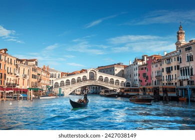 View of the Rialto bridge in Venice - Powered by Shutterstock