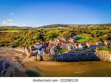 A view of Robin Hood's Bay, a picturesque old fishing village on the Heritage Coast of the North York Moors, UK