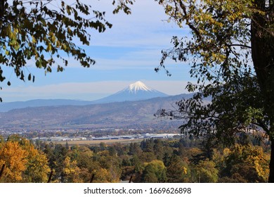 view of the rogue valley - Shutterstock ID 1669626898