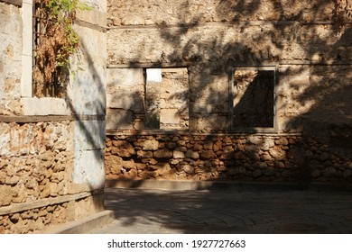 Alleyway Background Imagenes Fotos De Stock Y Vectores Shutterstock