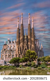 View of the Sagrada Familia in Barcelona with the sunset sky