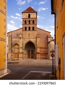 View Of The Saint Quitterie Church In The Town Of Aire Sur L'Adour, Pilgrimage Route To Santiago De Compostella, UNESCO World Heritage Site. New Aquitaine. France