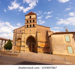 View Of The Saint Quitterie Church In The Town Of Aire Sur L'Adour, Pilgrimage Route To Santiago De Compostella, UNESCO World Heritage Site. New Aquitaine. France