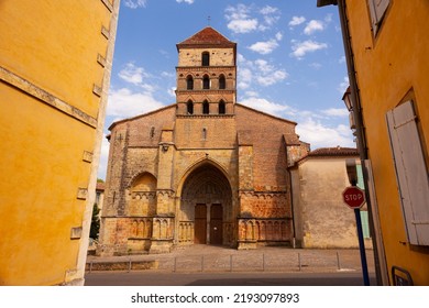 View Of The Saint Quitterie Church In The Town Of Aire Sur L'Adour, Pilgrimage Route To Santiago De Compostella, UNESCO World Heritage Site. New Aquitaine. France