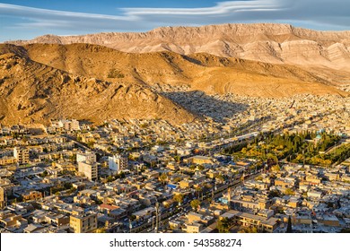 周辺の丘からシラーズ市が見えます。イラン