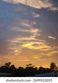 The view of the sky with its reddish clouds emits a soothing aura