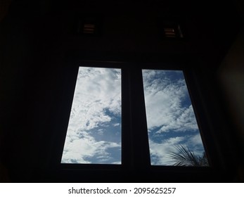 A view of the sky through the window