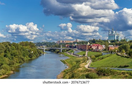 Aussicht auf Smolensk mit Dormition Kathedrale vom Fluss Dnieper, Russland