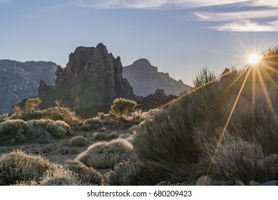 A view of the sun in the mountain