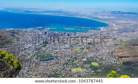 view from Tablemountain mesa to cape town