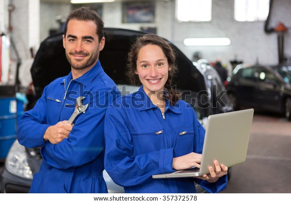 View of a\
Team of mechanics working at the\
garage