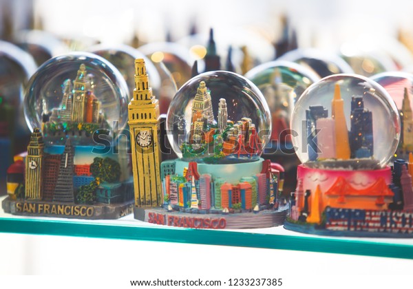 View of traditional\
souvenirs from San Francisco, with fridge magnet, crystal balls and\
cable car miniature models in souvenir shop of Fisherman\'s Wharf,\
California