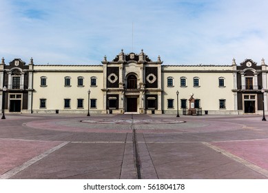 2 Colegio universitario Images, Stock Photos & Vectors | Shutterstock