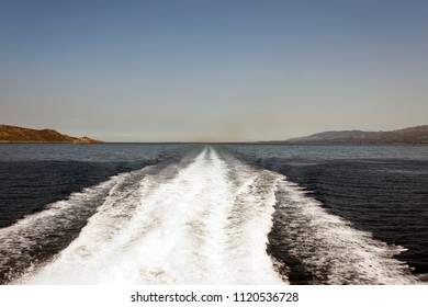 A view of waves and splashes in the sea