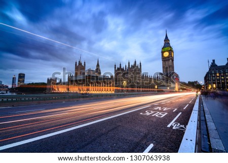 View from Westminster Bridge to the Parliament Building and the Big Benn Clock Tower Foto stock © 