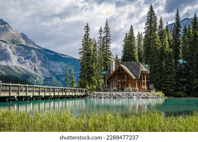 Views of the iconic Emerald Lake Lodge, at Emerald Lake in Yoho National Park, BC, a UNESCO World Heritage Site