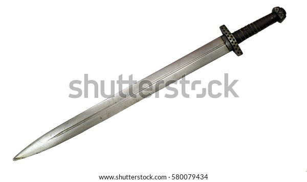 バイキング剣中世ノルマンがロシアの冷たい鋼鉄の刃を切り裂く の写真素材 今すぐ編集