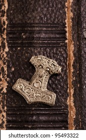 Mjölnir. Vikings Amulet