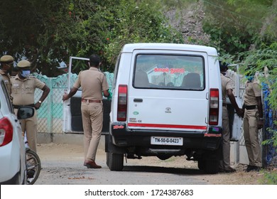 Vilakkudi, Tamilnadu / India - MAY 06 2020 : Police Investigating/ Inspecting The Corona Or Covid-19 Virus Infected Place On Vilakkudi,thiruvarur District. Police Are Discussing On Precaution Methods