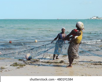 VILANCULOS, MOZAMBIQUE - NOVEMBER 2009: Local women help pull fishing nets, for that they get small fish.