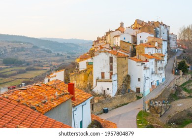 Villafranca Del Cid, Alt Maestrat (Alto Maestrazgo), Castellón, Valencian Community, Spain. April 2021. Typical Historic Spanish Village With Orange Tiles Made Of Terracotta. 