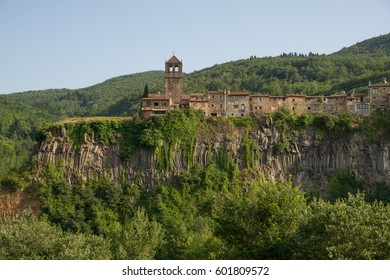 Village Castellfollit De La Roca Located Stock Photo 601809572 ...