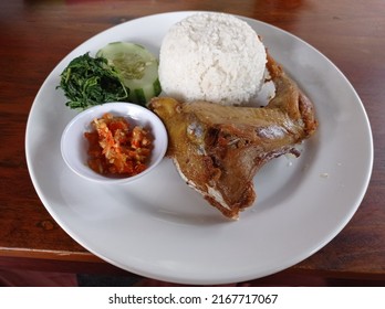 Village fried chicken. One of the favorite menus for Indonesians, accompanied by chili sauce and fresh vegetables, adds to the unique taste of this archipelago cuisine.



