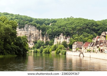 The village of La Roque Gageac seen from the Dordogne. Dordogne. New Aquitaine