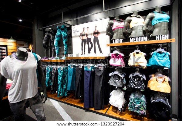 nike store clothing brands