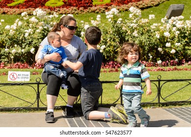 VINA DEL MAR, CHILE - NOV 9, 2014: Unidentified Chilean Mother With Two Children In Vina Del Mar. Chilean People Are Of Mixed Spanish And Indigenous Descent