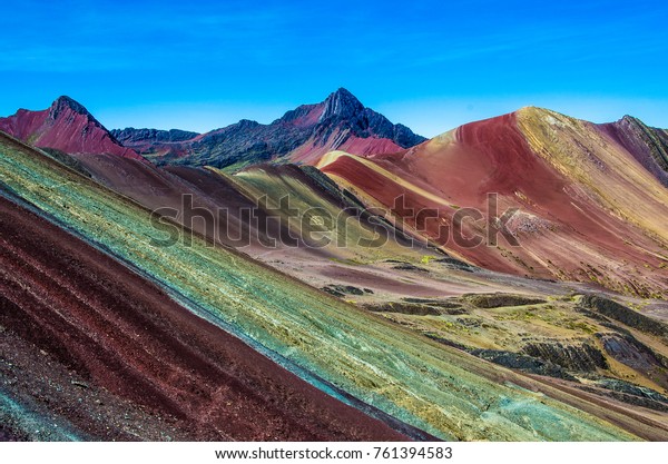 ペルー ビニクンカ レインボーマウンテン 50 M 南米のクスコ地域 アンデス コルディレラ デ ロス アンデス ペルーの山水 の写真素材 今すぐ編集