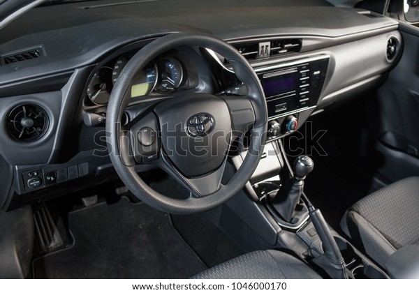 Toyota Corolla 2018 Inside