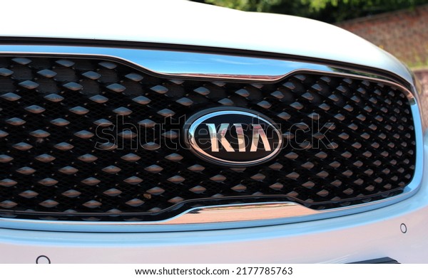 Vinnytsia, Ukraine;\
July 09, 2022. Kia Sorento radiator grille. Korean car Kia Sorento\
logo. Kia Sorento\
emblem.