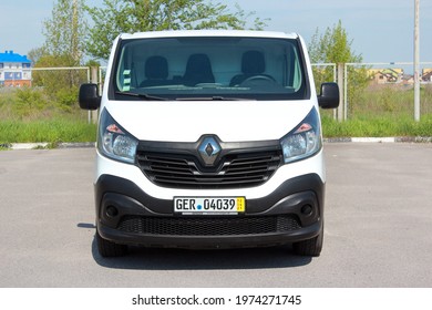 Vinnytsia, Ukraine; May 16, 2021. White Renault Trafic Long 2018. French Car Renault Trafic Maxi On The Parking Lot. Front View. Editorial Photo.