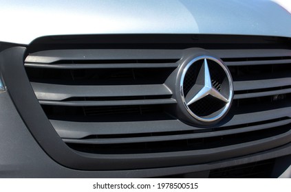 1,802 Mercedes Sprinter Stock Photos, Images & Photography | Shutterstock