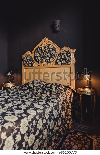 Vintage Bedroom Fancy Bed Stockfoto Jetzt Bearbeiten 685100773
