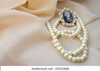 vintage cameo and pearls