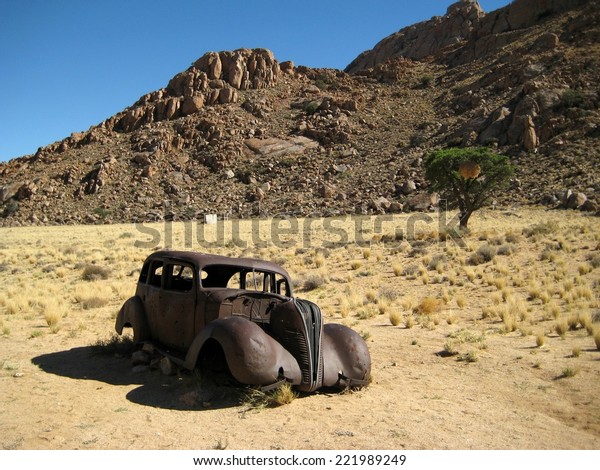 Vintage car in\
desert