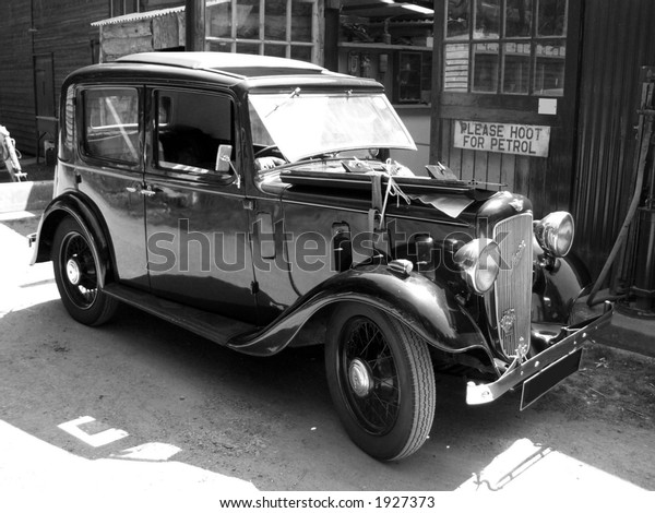 Vintage Car at Wayside\
Garage