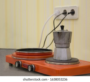 A Vintage Classic Aluminum Stovetop Espresso Coffee Maker 