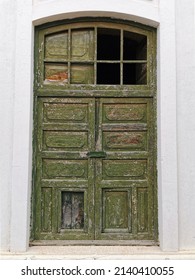 Eine Vintage-grüne gestrichene Tür