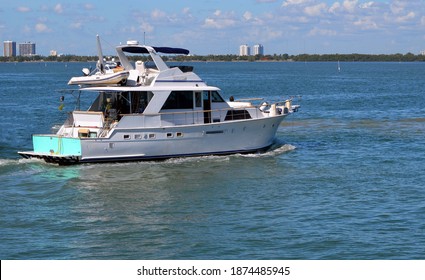 Vintage High-end Deep Sea Sport Fishing Boat Cruising On The Florida Intra-Coastal Waterway .