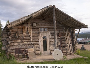 Trapper Cabin Images Stock Photos Vectors Shutterstock