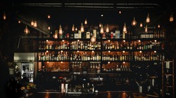 Vinobraní Lampy S Rozmazané Likér Bar
