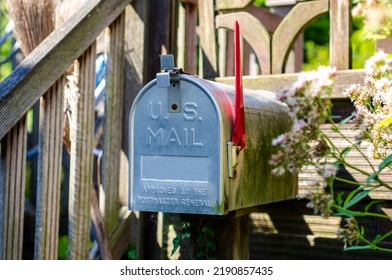 Vintage Metal US Post Mail Box