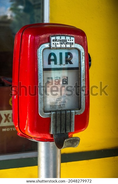 \
\
Vintage Old gas station air pump . Old gas\
stations, Old gas pumps, Vintage gas\
pumps