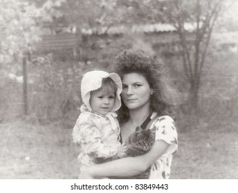 Vintage Old Photos Of Mom And Daughter